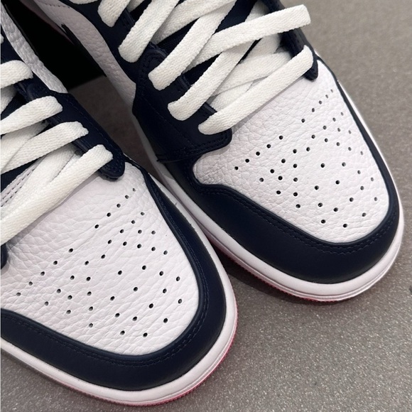Nike Air Jordan Low - Dark Blue and White - Picture 4 of 6